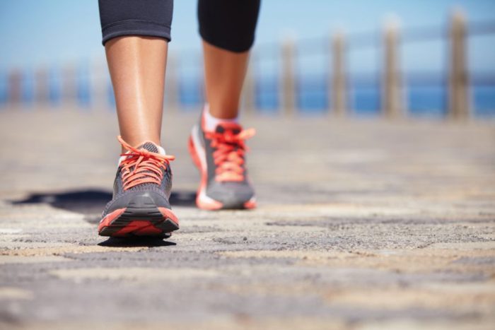 Đi bộ mỗi ngày sẽ giúp cải thiện tình trạng bệnh suy giãn tĩnh mạch